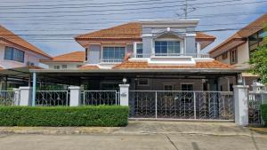 For RentHousePathum Thani,Rangsit, Thammasat : #Single house for rent, 3 bedrooms, 3 bathrooms #Garden Villa Four Seasons Village #Lam Luk Ka Khlong Sam #Rangsit, Pathum Thani. Near DD Market, Chokchai School