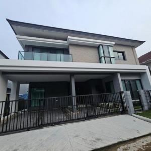 For RentHousePattanakan, Srinakarin : HR1884 Single house for rent, The City Rama 9 - Krungthep Kreetha project, convenient transportation, suitable for living