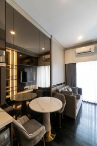 For RentCondoSukhumvit, Asoke, Thonglor : Nice furnished unit Park Origin Thonglor