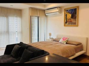 ให้เช่าคอนโดสาทร นราธิวาส : 🏢 For Rent! Stylish Studio 39 sq.m at Sathorn Gardens Condominium 🏢