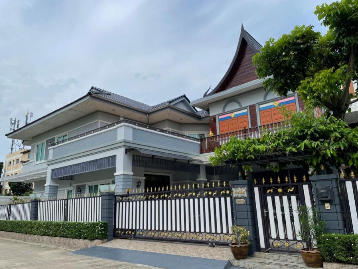 For SaleHouseLadkrabang, Suwannaphum Airport : 📌 Single house with land, 2 floors, 98 square meters, fully furnished, Lat Krabang 42/5, on the main road, first house next to the garden!