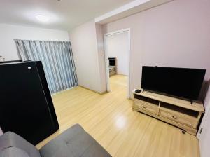 For RentCondoChaengwatana, Muangthong : Vacant room for rent, Phase 3, Building D, 5th floor (26 sq m.), great value price 7,500/month, free common fee, free parking