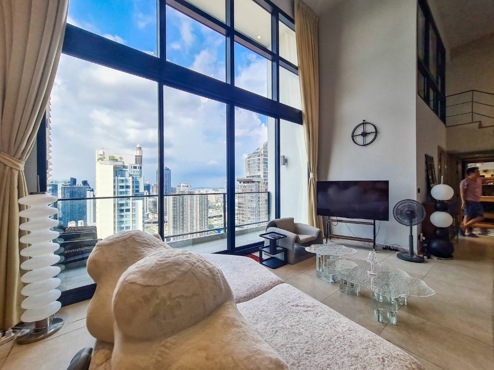 ขายคอนโดสุขุมวิท อโศก ทองหล่อ : Loft Design Condominium with 3 Bedrooms in Asoke near Terminal 21 Asoke