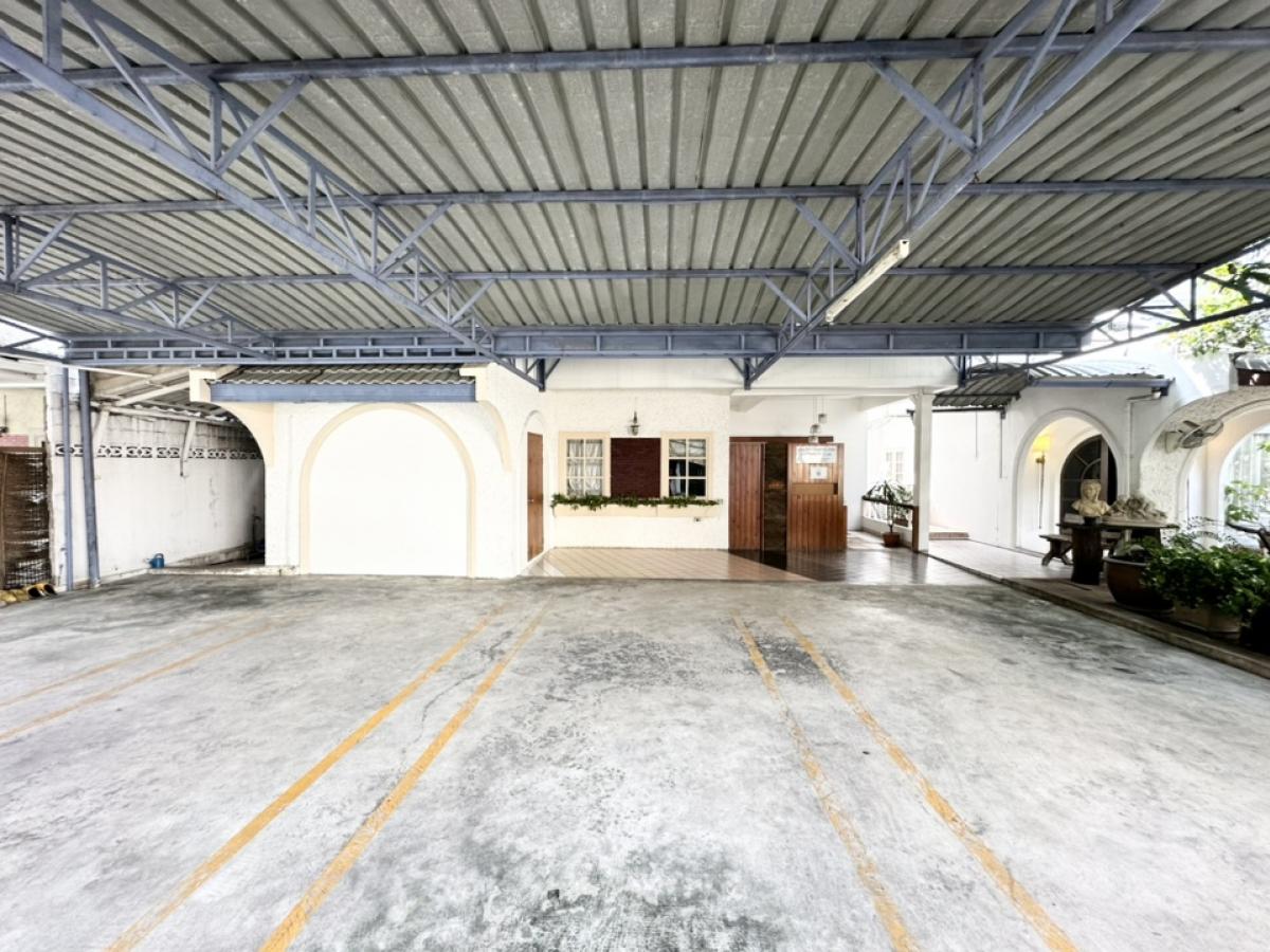 For SaleHousePattanakan, Srinakarin : 2-storey detached house with spa business 🧖‍♀️ Good price, like getting a house and free spa equipment.