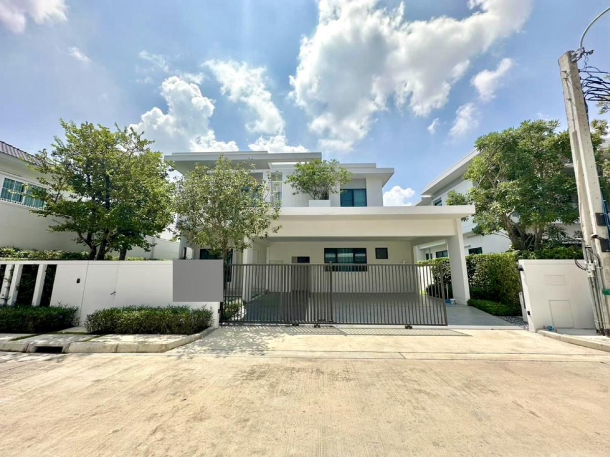 For RentHouseSamut Prakan,Samrong : 🌟For rent: brand new detached house at Mantana Bangna KM 15 The detached house is 2 storeys with 4 bedrooms and 5 bathrooms. It is fully furnished and decorated. Nearby Mega Bangna.🔑Rental Fee: 160,000 THB/Month