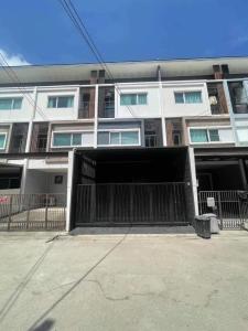 For RentTownhouseBangna, Bearing, Lasalle : 🏡 For rent, 3-storey townhouse, Patio Bangna-Wongwaen, King Kaew 25/1 🐱 Pets allowed (cats only) 🐱 Vacant house ready to move in ✅✅