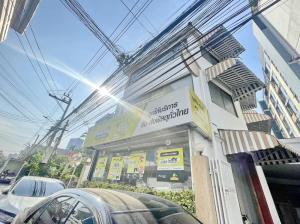 For RentHome OfficeLadprao, Central Ladprao : H0490😊 For RENT For rent, 3-storey home office, 🚪3 bedrooms🚄near BTS Ari🏢Phahon Yothin🔔House area: 90 sq m🔔Usable area: 360 sq m.💲Rent: 100,000฿📞O99-5919653,O65-9423251✅LineID:@sureresidence