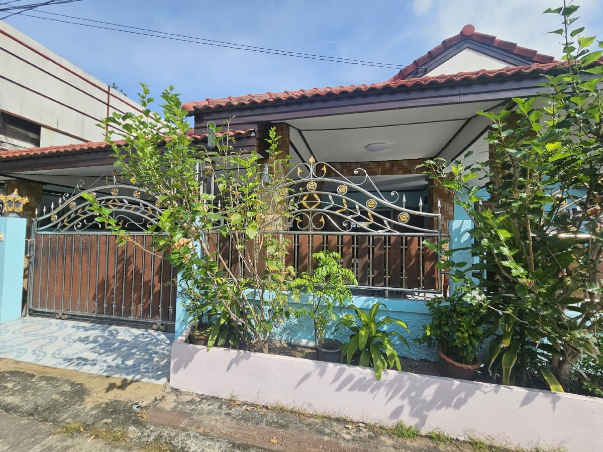 For SaleHousePathum Thani,Rangsit, Thammasat : Beautiful house, good condition, wide frontage, beautiful condition, only 3 minutes from Lam Luk Ka Road.