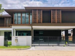 For RentHousePattanakan, Srinakarin : Single house for rent, Burasiri, Phatthanakan Road 87, air-conditioning, fully furnished, 4 bedrooms, 6 bathrooms, 1 maids room, rental price 180,000 baht per month