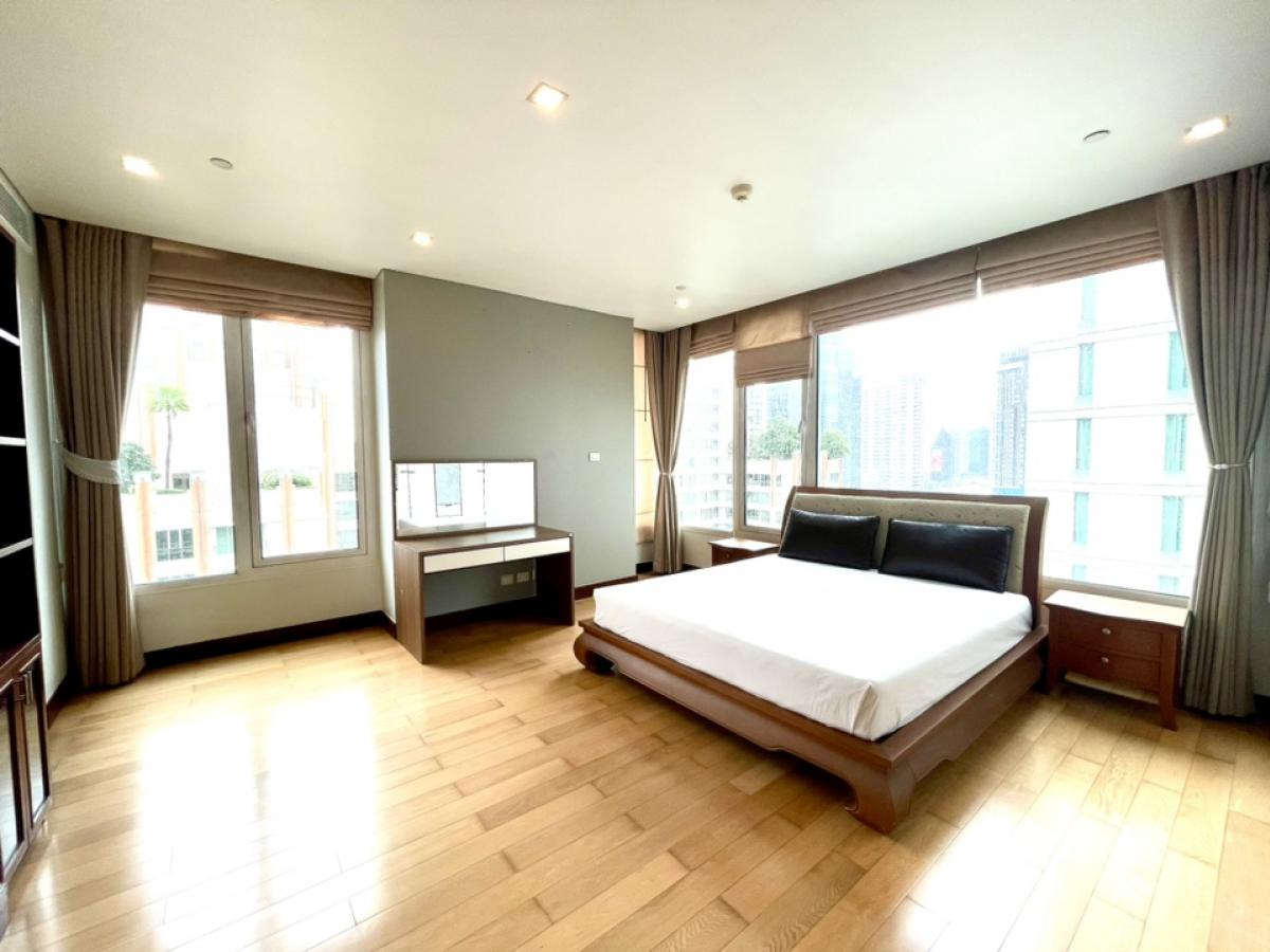 For SaleCondoWitthayu, Chidlom, Langsuan, Ploenchit : The Park Chidlom for Sale143 sqm. 2 Bedroom Corner unit on 20th floor. Well managed and conveniently located in the prime district of Bangkok. Suitable for living and investment. Near BTS Chidlom and other landmarks of Bangkok CBD. Pets are allowed.