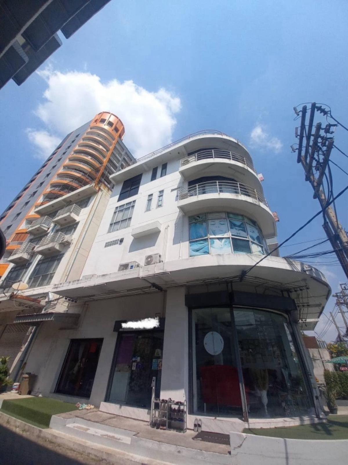 For RentShophouseOnnut, Udomsuk : For rent 🔺Commercial building, 2 units, 4 and a half floors @On Nut Road (41-43) 🚝 Near BTS Yellow Line, Srinakarin Station