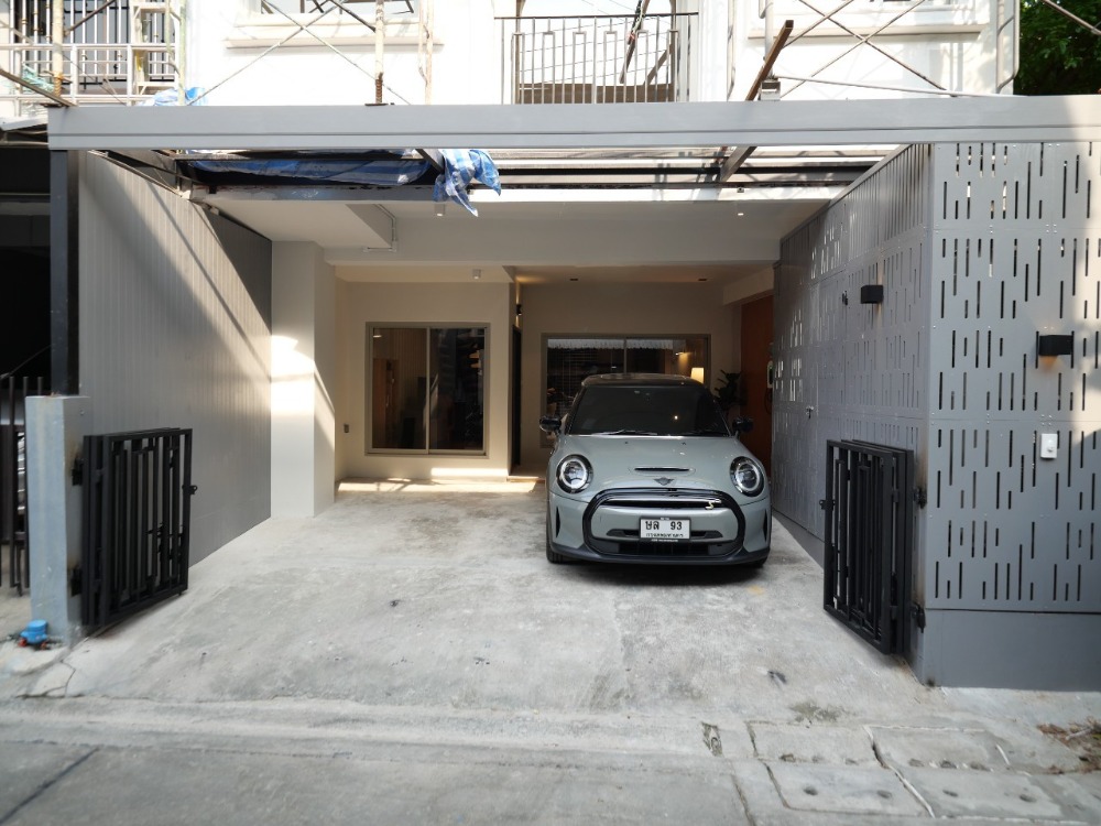 For RentTownhouseSukhumvit, Asoke, Thonglor : Townhome for rent, modern style