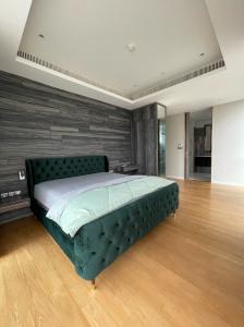 For RentCondoWitthayu, Chidlom, Langsuan, Ploenchit : A1161067 Condo for rent, Sindhorn Tonson, size 106 sq m, 8th floor