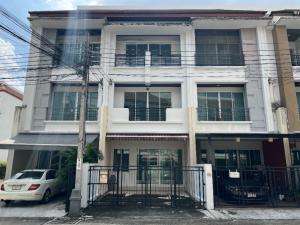 For SaleTownhouseLadprao101, Happy Land, The Mall Bang Kapi : 3-storey townhouse, Lat Phrao 101, multiple entry and exit routes, near major shopping malls, Central Eastville, The Mall Bangkapi