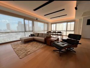 For RentCondoAri,Anusaowaree : Noble Reflex Condominium - Ari – FOR RENT 
 Type: 2-bedrooms 2 bathrooms 
 Floor: 15 
 Size: 130 sqm 
 Ceiling height 2.7