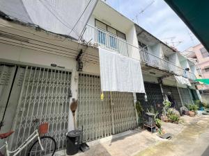 For RentTownhousePinklao, Charansanitwong : For rent: 2-storey shophouse, 2 bedrooms, Soi Charansanitwong 62, Intersection 9, near Sirindhorn BTS Station, 400 meters, pets allowed.