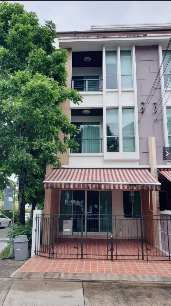 For RentTownhouseEakachai, Bang Bon : Townhouse for rent, 3 floors, Baan Klang Muang project, Sathorn-Taksin 2, 4 air conditioners, no furniture, 3 bedrooms, 3 bathrooms, 1 kitchen, rental price 25,000 baht per month, good location, next to BTS Wutthakat