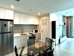 For SaleCondoSukhumvit, Asoke, Thonglor : Spacious 1-Bedroom Condo on high floor in the Heart of Asoke!