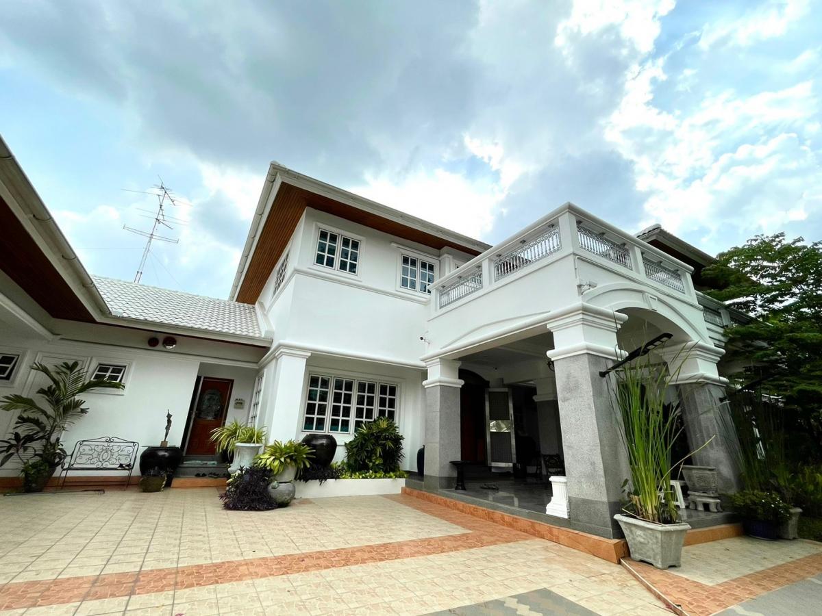 For SaleHouseMin Buri, Romklao : Perfect Place Village, Project 1  Soi Ramkhamhaeng 164 The front of the house faces east  Area 231 square wah 22 million