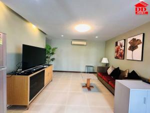 For RentCondoSapankwai,Jatujak : For Rent Tree House Apartment Service Apartment Vibhavadi near Lat Phrao Intersection, Central Lat Phrao Code: C8202