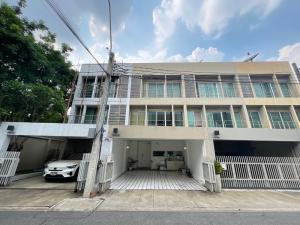 For RentTownhousePattanakan, Srinakarin : BH3218 Townhouse for rent, 3 floors, width 5.5 meters, Noble Cube Village, Phatthanakan, convenient and safe.