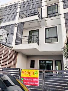 For SaleTownhouseSamut Prakan,Samrong : For sale: 3-storey townhouse, The Inspire Theparak-Wongwaen, area 22 sq m, 4 bedrooms, 4 bathrooms, special price before renovation 2,870,000 baht. Interested, contact 085-550-1599.