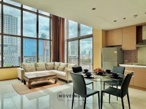 For RentCondoSukhumvit, Asoke, Thonglor : A duplex condo with 2 beds, 3 baths, and a separate loft work space