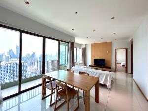 For RentCondoSukhumvit, Asoke, Thonglor : Two-bedroom corner unit on a high floor with city views.