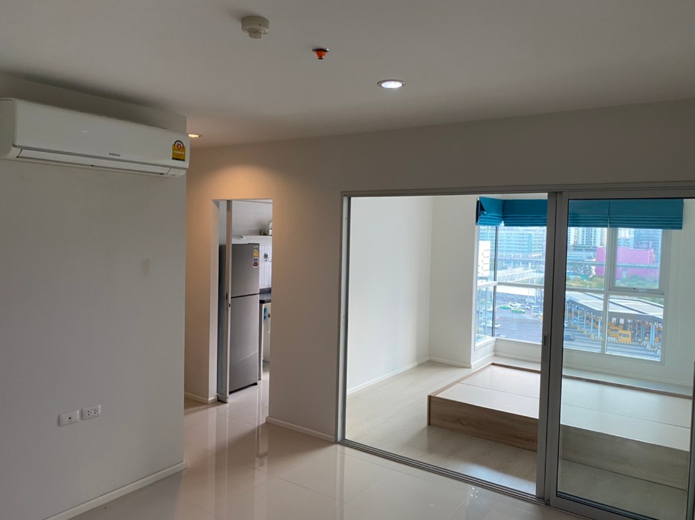 For SaleCondoRama9, Petchburi, RCA : The owner sells the condo, Aspire Rama 9, 1 bedroom, 39 sq.m., floor 12A, building B (the same building as the parking lot), south of the expressway view. Sale with tenant 1 year lease contract