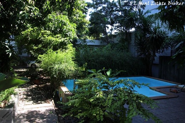 For SaleHouseSapankwai,Jatujak : Code# TO017 for sale and rent, single-storey detached house, 214 square meters, 3 bedrooms, Phaya Thai area, Pradipat, with swimming pool. Big trees, shady, convenient to travel.