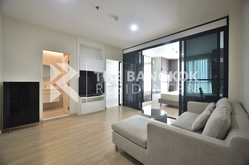 ขายคอนโดลาดพร้าว เซ็นทรัลลาดพร้าว : 🔥 ขายด่วน ถูก Life@Ladprao 18  	1 Bed 1 bath 	40 Sq,m. เพียง	3,500,000 ห้องพร้อมเฟอนิเจอร์ ถูกมาก