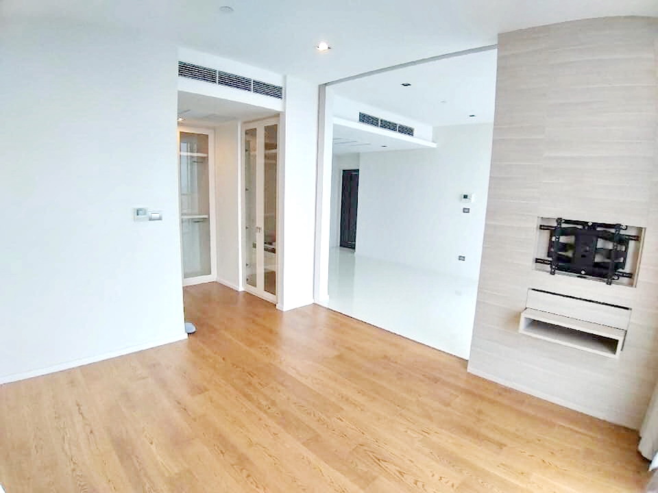 For SaleCondoSathorn, Narathiwat : 0433😍 For SELL Selling 1 bedroom🚄next to BTS Surasak 🏢The Bangkok Sathorn 🔔Area: 59.30 sq m.💲Selling: 13,400,000฿📞O99-5919653,065-9423251✅LineID:@sureresidence