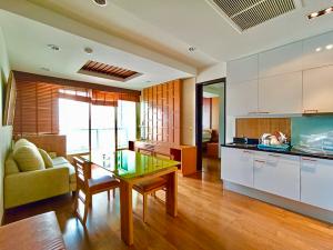 For SaleCondoWitthayu, Chidlom, Langsuan, Ploenchit : Sale: The Address Chidlom, 1 bedroom, 56 sq.m., beautifully decorated with classic built-in wooden furniture.