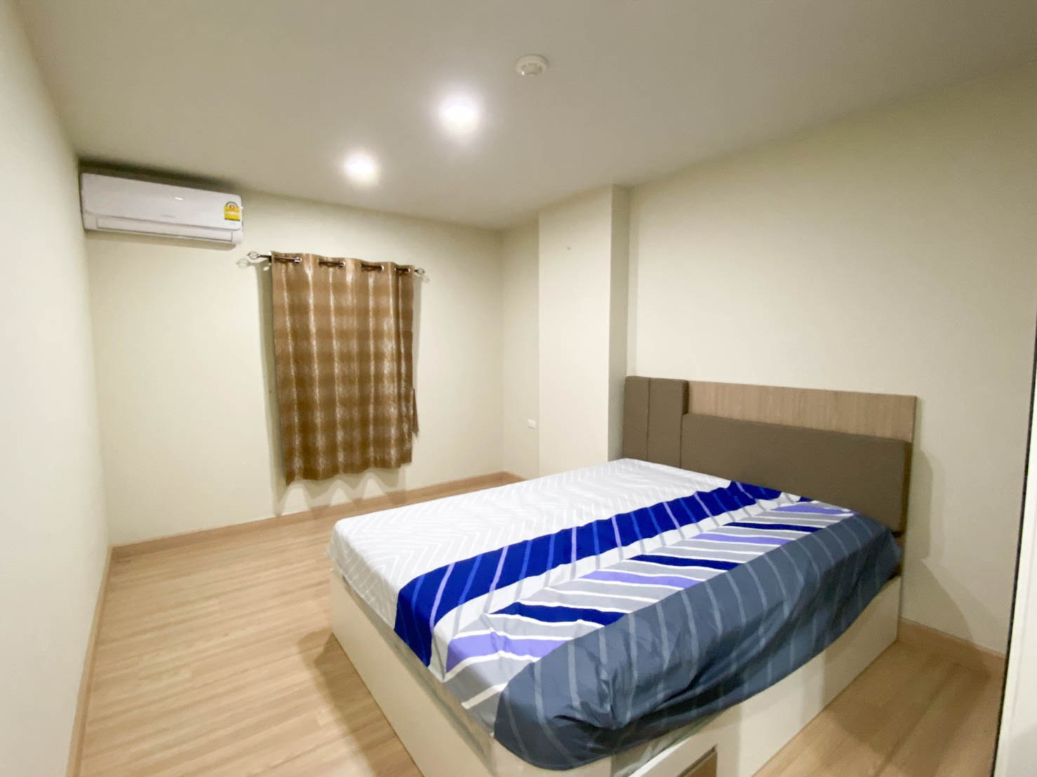 For RentCondoOnnut, Udomsuk : Condo for rent The Escape Condominium - The Escape Condominium