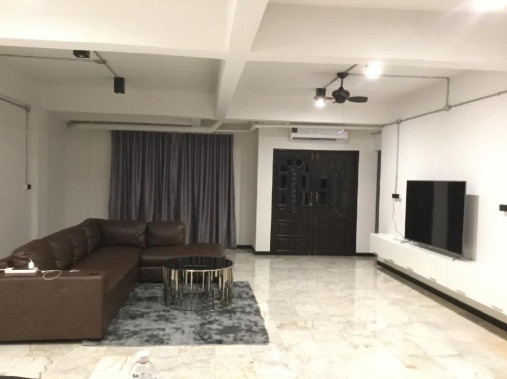 For SaleTownhouseSathorn, Narathiwat : Sale with tenant 5-storey townhouse located in the heart of Sathorn Near BTS Chong Nonsi