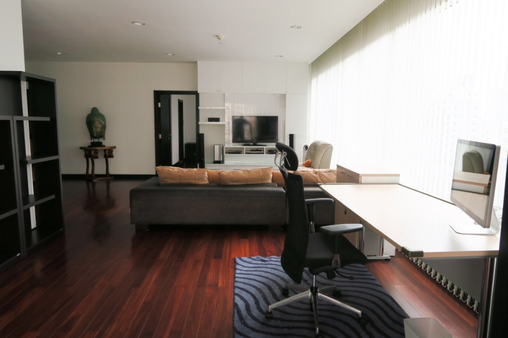 For RentCondoSukhumvit, Asoke, Thonglor : For rent, Wilshire Sukhumvit 22, 9th floor, size 132 sq m, fully furnished, 2 bedrooms, 2 bathrooms, 50,000.-/month.