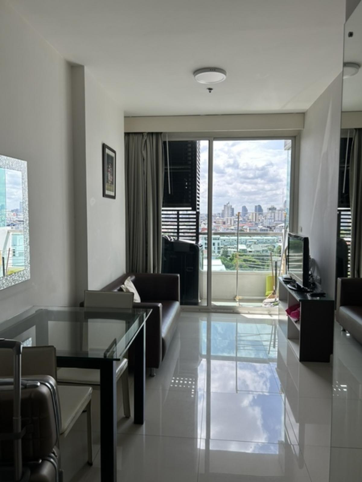 For RentCondoSapankwai,Jatujak : For rent, Ideo Mix @ 0 meters, BTS Saphan Khwai / 24 hours, Max Valu, 1 bedroom, 22nd floor, corner of the wall, no one, beautiful, quiet, view Chatuchak, call 0909-782-762.