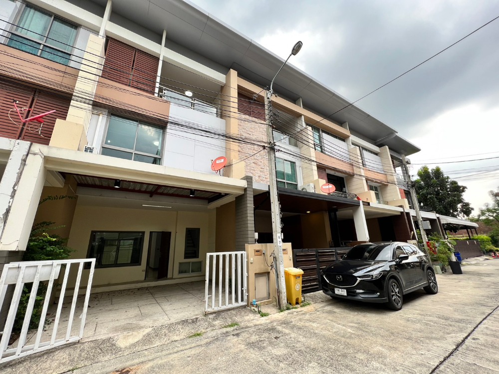 For RentTownhouseChaengwatana, Muangthong : Townhome for rent, 3 floors, 3 bedrooms, 4 bathrooms, opposite Central Chaengwattana, near Muang Thong Thani. Pattaramo Town Chaengwattana