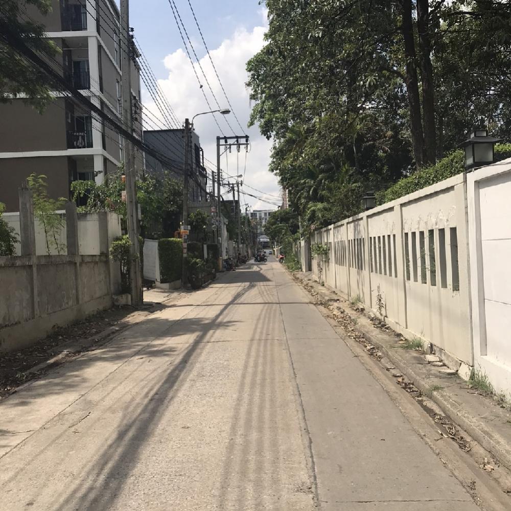 For SaleLandLadprao, Central Ladprao : Land for sale, good location, Ladprao Soi 1 Intersection 23BTS Ha Yaek Lat Phrao Station Exit 2, Soi Lat Phrao 1 MRT Phahon Yothin Station Exit 5