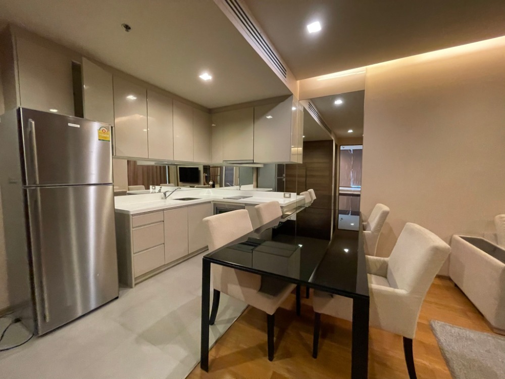 ให้เช่าคอนโดสาทร นราธิวาส : ให้เช่า 2 ห้องนอน ห้องมุม เฟอร์ครบ ว่าง พย. นี้ - Rent 2 Bedroom Corner unit Available Nov.!