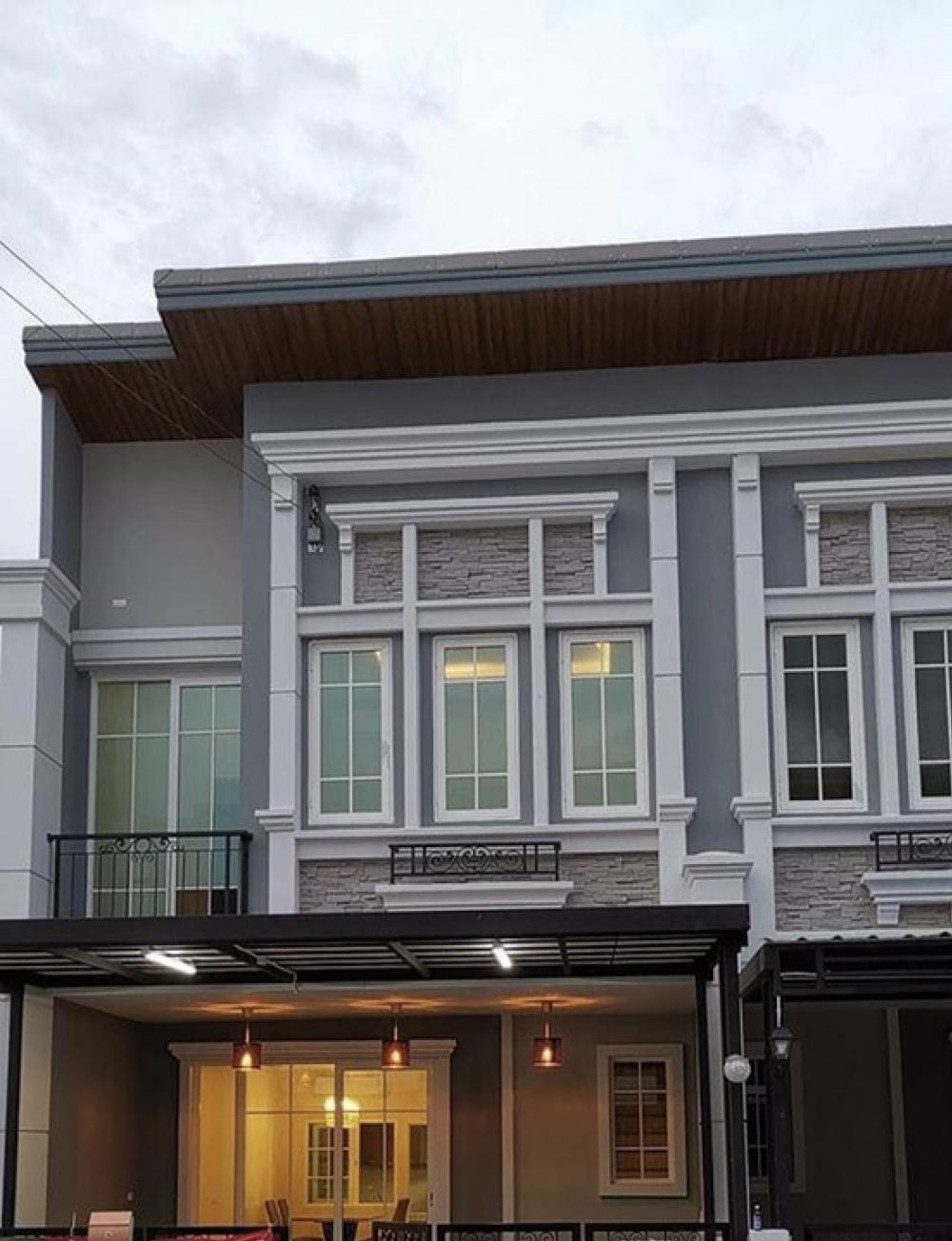 For RentTownhouseLadkrabang, Suwannaphum Airport : For rent: Large English-style townhouse, 4 bedrooms, 3 bathrooms, Golden Town 3 Bangna-Suan Luang