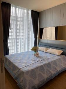 For SaleCondoSukhumvit, Asoke, Thonglor : Condo for rent/sale, Noble Recole Sukhumvit 19, size 62.25 sq.m., 17th floor, near BTS Asoke, Terminal 21 view