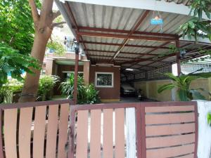 For SaleTownhouseSamut Prakan,Samrong : Townhouse for sale behind the rim, Nakhon Thong City.