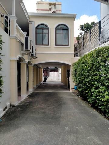 For RentHouseAri,Anusaowaree : 2 storey detached house for rent in Ari, Saphan Khwai, Pradipat, Phayathai, near BTS Ari, BTS Saphan Khwai, parking for more than 20 cars, suitable for many businesses that are not loud. Beauty Clinic, Spa, Office