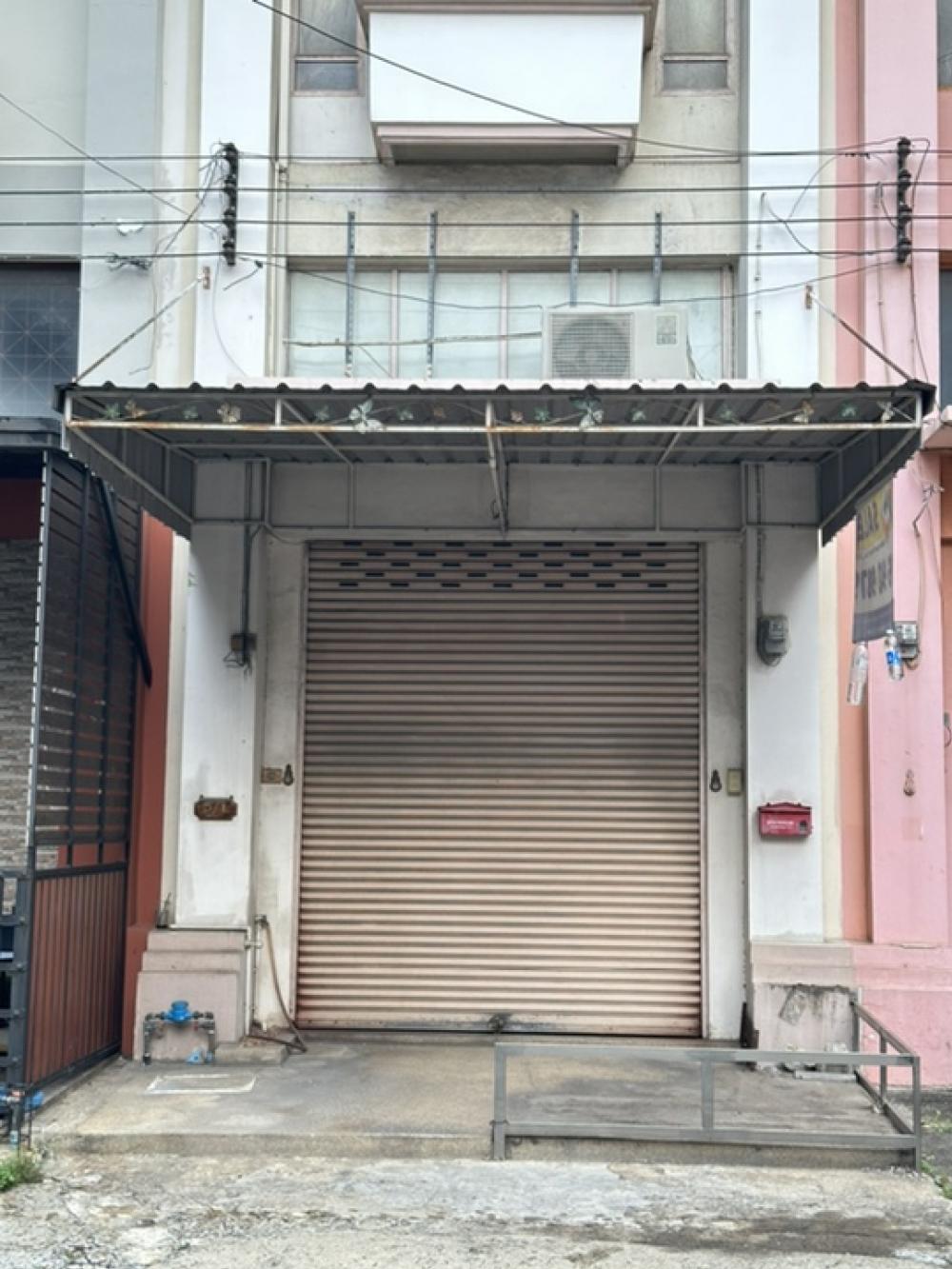 For RentShophouseBang Sue, Wong Sawang, Tao Pun : Shophouse for rent, 4 and a half floors‼️ Whole building‼️Very cheap, can do tutoring, cafe everything‼️ Near Bang Pho Red Line Expressway‼️‼️Gateway Bang Sue, call 0952896562