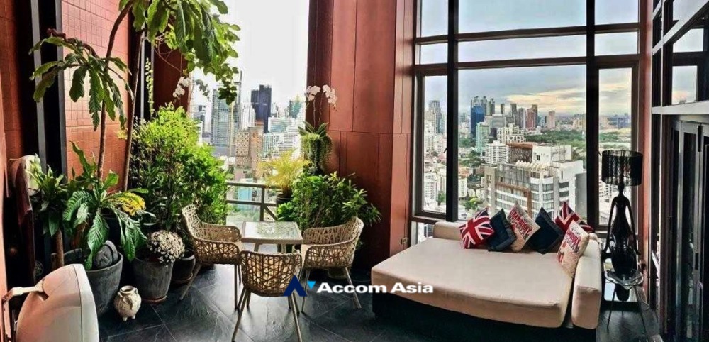 For RentCondoWitthayu, Chidlom, Langsuan, Ploenchit : Duplex Condo, Pet-friendly, | 4 Bedrooms Condominium for Rent in Ploenchit, Bangkok near BTS Ploenchit at All Seasons Mansion (1512174)