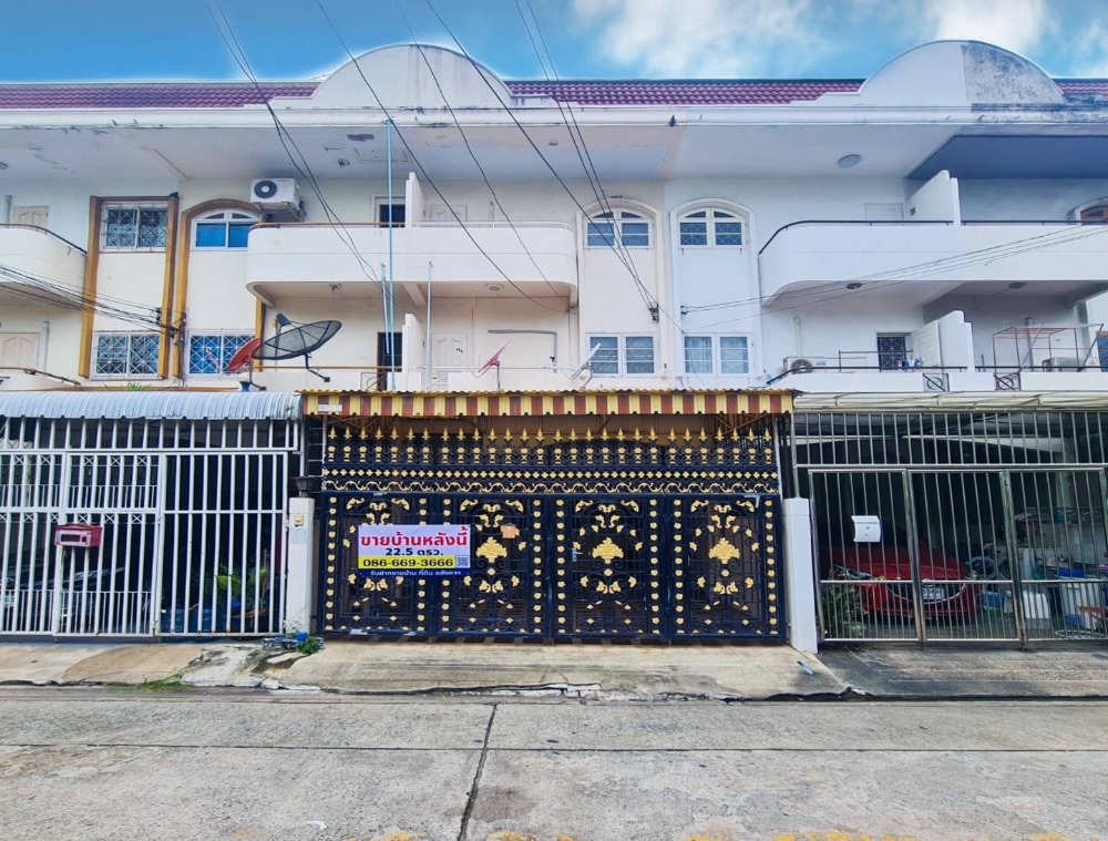 For SaleHouseLadprao, Central Ladprao : 3 storey townhome for sale near BTS Phahon Yothin 24