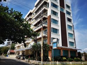 For SaleCondoRayong : Waranya Executive Condominium for sale, fully furnished, 1 bedroom, 1 bathroom, overlooking the sea on Saeng Chan Beach, Noen Phra District, Rayong Province