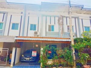 For SaleHouseChachoengsao : Townhome Leo, Bang Phra, Chachoengsao, near Luang Pho Sothon Temple. Sold with furniture ready to move in