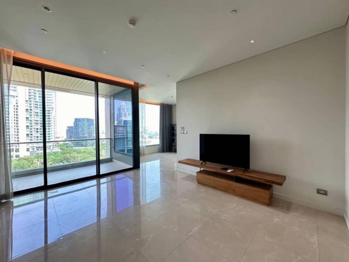 For RentCondoWitthayu, Chidlom, Langsuan, Ploenchit : +++For urgent rent+++ Sindhorn Residence** 2 bedrooms, size 141 sq m.